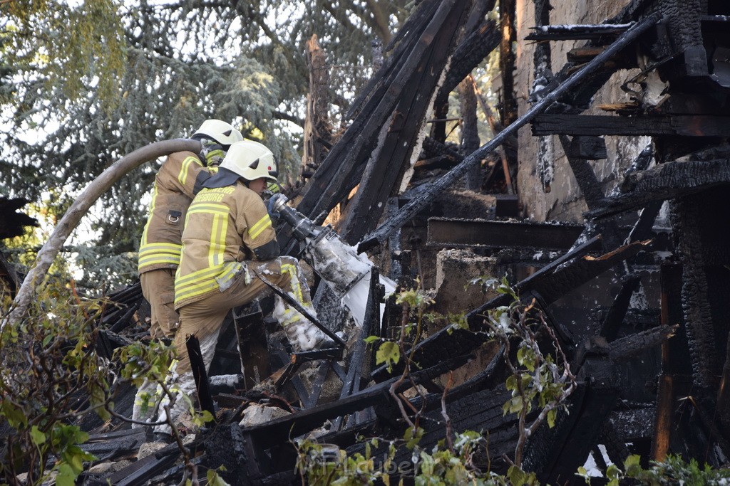 Grossfeuer Einfamilienhaus Siegburg Muehlengrabenstr P1123.JPG - Miklos Laubert